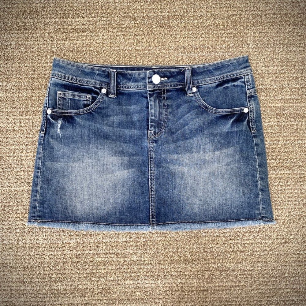 London Jean Frayed Hem Distressed Denim Mini Skirt, size 6